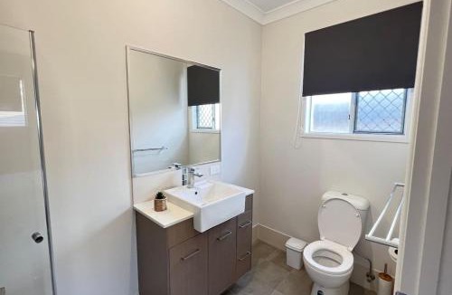 Hillcrest House | Fully Airconditioned Modern 4BDR 13 Beds Ensuite 2 bath
