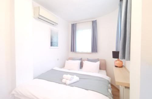 Kissvabhegy Apartment | Hillside Apartment with AC & heating in Grande Maison