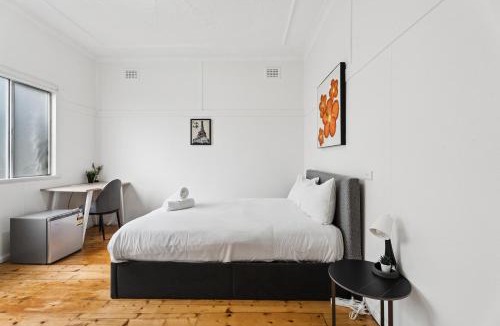 Hurstville House | Double Bed Room with Easy Commute to Hurstville Station - Shared Bathroom