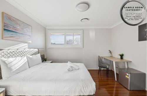 Seven Hills House | Modern Double Room Near Station & Easy M2 and M7 with Shared Bathroom and Amenities