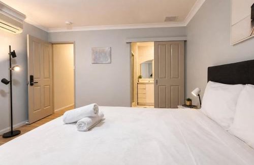 Pymble House | No-Frills Queen Private Ensuite Room in Pymble - Shared Amenities