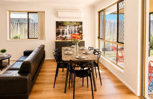 Upper Mount Gravatt House | Mt Gravatt Affordable 4BR Family Home, Sleep 8