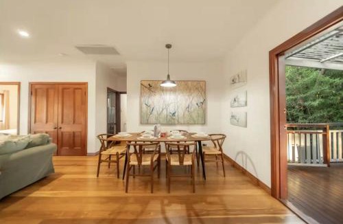 Annerley House | House of Fairy Wren -Charming Queenslander Cottage mins drive to Brisbane CBD and Gabba Stadium! - Holiday Home