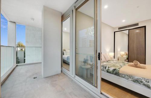 Lidcombe Apartment | Stay in the Heart of the Action 2BR Parking