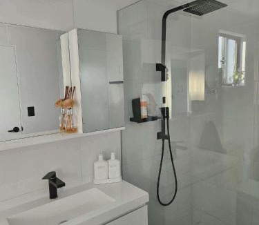 Ballandean House | Windmill Retreat Cottage Spa Sauna Ice & Fire