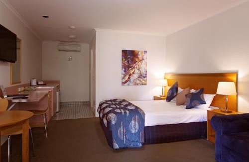 West Mackay Hotel | White Lace Motor Inn
