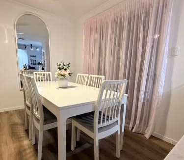 Redland Bay House | Serene Saltair