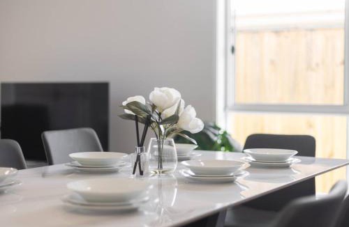 Park Ridge House | Brand New Family Home Space Comfort and Location