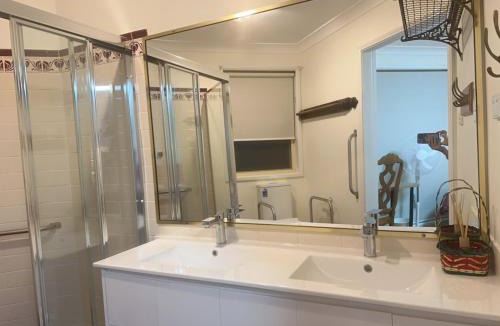 Elderslie House | Private Rm3 with Queen bed