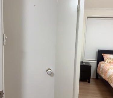 Elderslie House | Private Rm3 with Queen bed