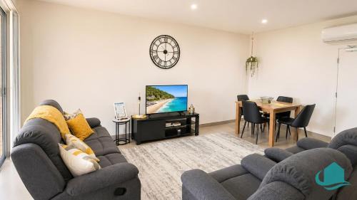 Caves Beach Apartment | Caves Beach Retreat - close to beach and shops