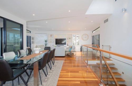 North Avoca House | Avoca Infinity - Expansive Haven with Ocean Panorama