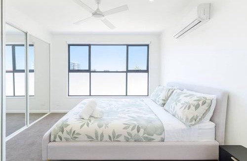 Labrador Apartment | Central Southport 2BR 2Bath Stay with Car Park