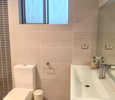 Brighton-le-Sands House | Easy Beach Stay Large Room Near Beach and Airport