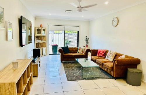 Riverstone House | Modern 4BR 3 Bath Home in Grantham Farm