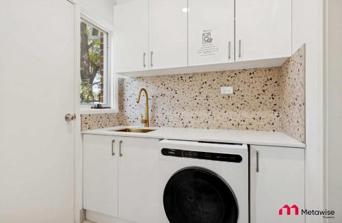 Castle Hill House | MetaWise Cozy Family Room5 in Shared Home Free Parking