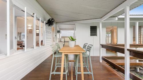 Newell House | White Cockatoo Beachfront Cottage