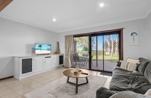 Traviston House | Sandy Toes