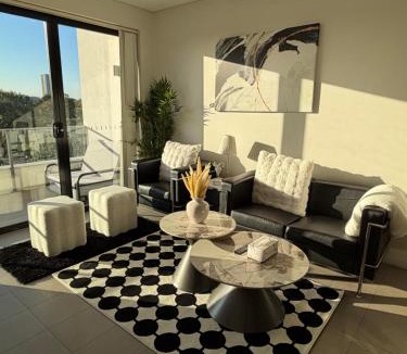 Homebush Hotel | Stylish Escape near DFO and Sydney Olympic Park