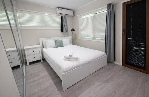 Everton Hills House | 4 Bedroom with Private Cinema, Pool 2Parking