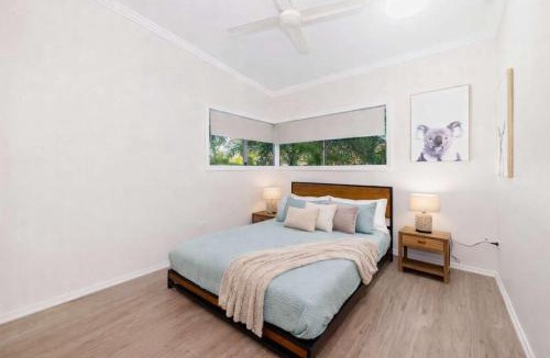 North Ward House | 4BR 2 half BA Stay Townsville, Walk to strand