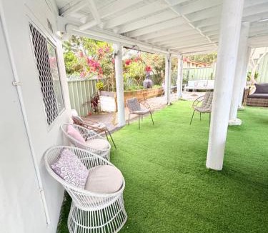 The Entrance House | Large Coastal Home in the Heart of the Entrance! Sleeps 18