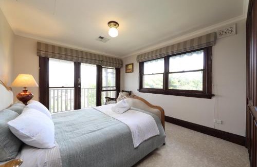 Eastwood Villa | Grand Sydney Castle Home, Business Conference, Work Stay, Family Reunion Sleeps 25 plus