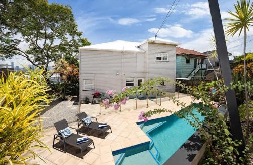Balmoral House | Pet Friendly Family Home In Brisbane - Relocations and Family Stays - Fast Internet - Parking - Netflix