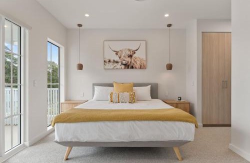 Port Hacking House | Bayside Luxury Retreat with Pool Near to Cronulla