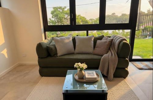 Henley Apartment | Luxe One Bedroom Infinity Pool & Harbour Views
