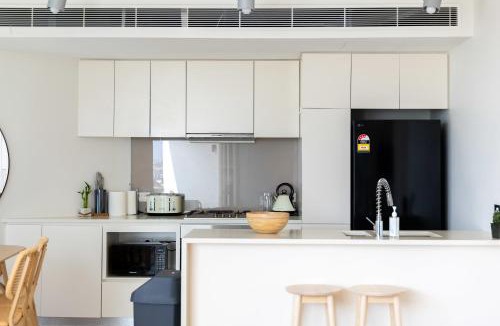 North Bondi Apartment | Beachview 2BR with Balcony and Parking