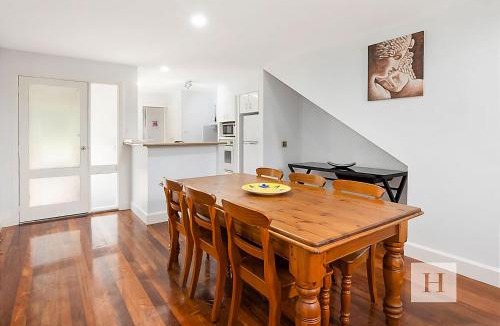 Cams Wharf House | Lakeshores Villa