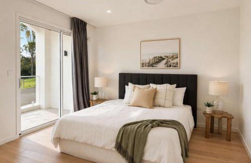 Coomera House | Luxury Waterfront 5BR New Home Theme Parks Nearby