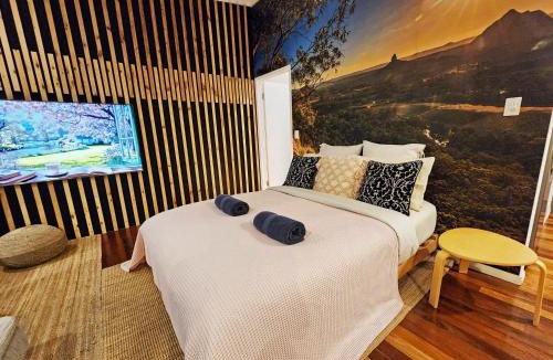 Doonan House | Boutique Studio with Fireplace, near Noosa & Eumundi Market