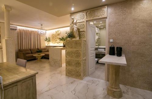 Piraeus Apartment | CENTAURIA Greek Luxury Suite 5' Port Gate 7-8 & Cruises Gate 11-12