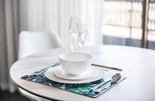 Darlinghurst Apartment | Spacious CBD Suite with Pool & Gym - Walk to Opera House