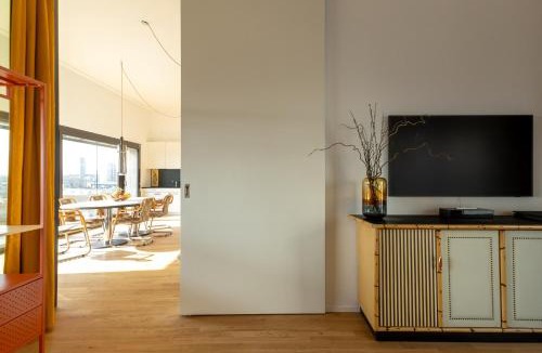 St. Johann Apartment | Basel City View Penthouse - Parking AC & Fast WiFi