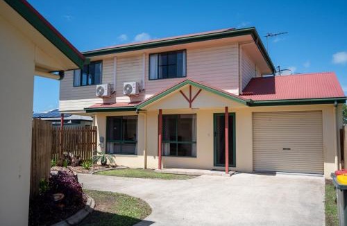 North Mackay House | Quiet Cozy Townhouse in North Mackay