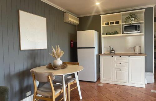 Windsor House | Private Garden Suite in Classic Queenslander - Near CBD and Royal Brisbane Hospital