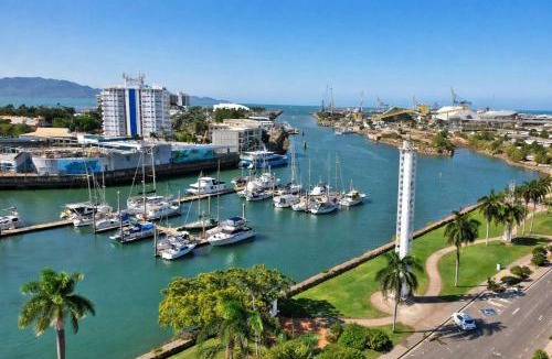 South Townsville Apartment | Palmer Street Stay - Steps from Townsville CBD, Stadium and Ferry