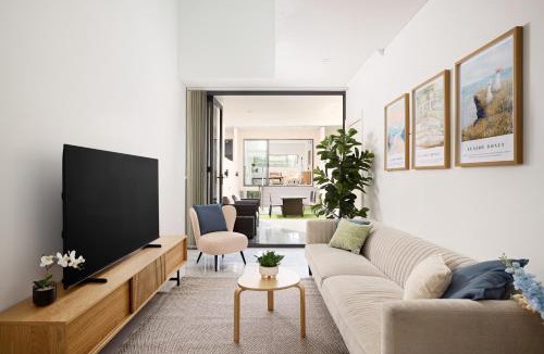 Alexandria House | Luxury 5BR Home - Park Views - Near CBD & Airport