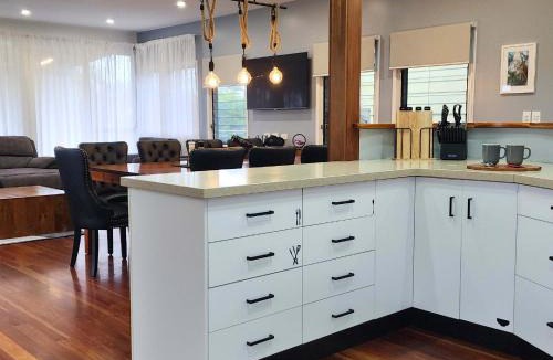 Kingfisher Bay House | Bushys Hilltop (Kingfisher Bay, Kgari)