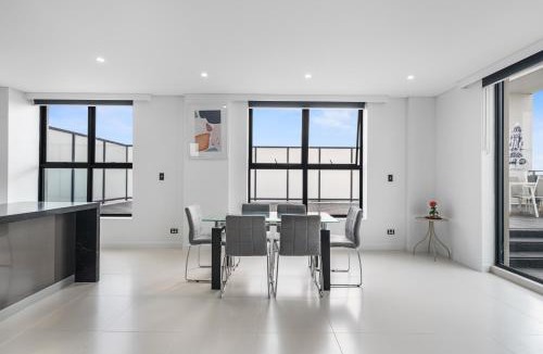 Ultimo Apartment | Luxury 3BR Penthouse with Parking & Walk to Darling Harbour & ICC & CBD & Chinatown