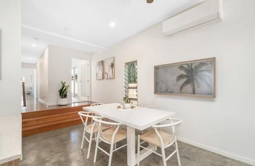 Scarborough House | Serenity & Poolside Sun - 400m to Beach