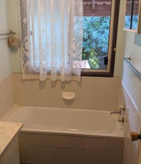 Bidwill House | BIDWILL GARDENS ON MIDDLETON - 2 Rooms A Private Room with a King-Size Bed or Open Lounge Room Floor Mattress SHARED Bathroom FREE Kitchen Essentials FREE Laundry Facilities Fast WIFI HDTV NETFLIX, YOUTUBE, KAYO Meal and Transport Services Available