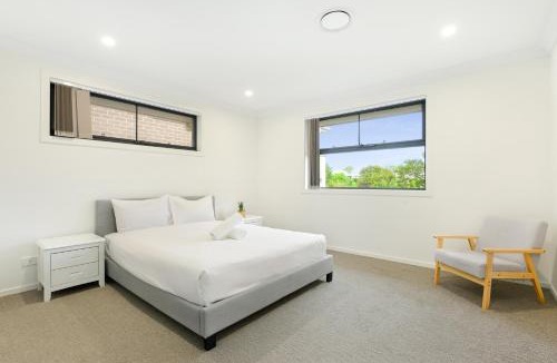Kellyville House | Kellyville Spacious Modern House Park&Lake