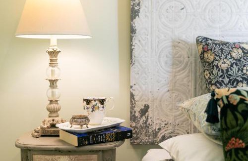 Doonan Bed & Breakfast | Noosa Valley Manor B&B