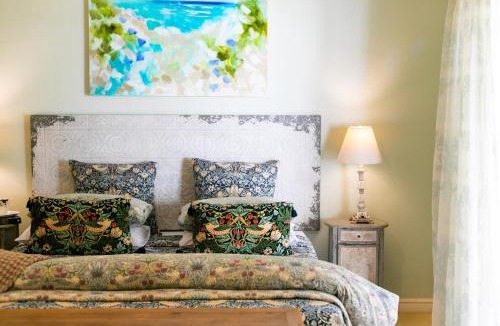 Doonan Bed & Breakfast | Noosa Valley Manor B&B