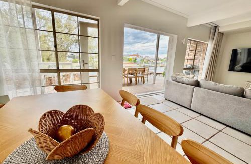 Mooloolaba Villa | Mooloolaba Coastal Canal Villa