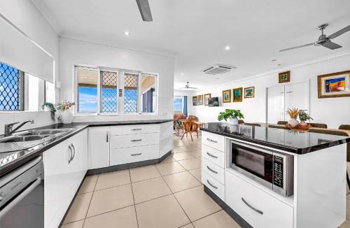 Bowen Villa | Panoramic Oceanview Villa